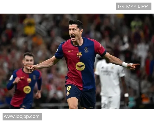 莱万点射助巴萨逆转胜利展现超强个人能力与团队默契