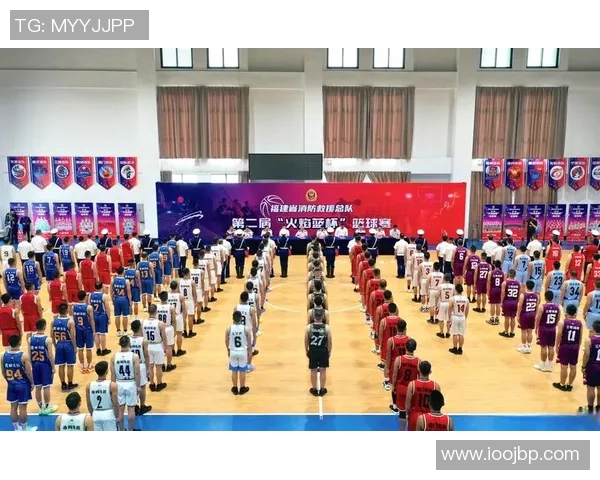 曾凡博展现卓越身体素质引领篮球新风潮助力球队争夺荣誉