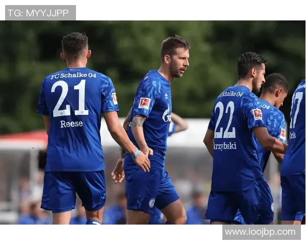 勒沃库森主场大胜沙尔克04，4-1完胜对手，壮观胜利！